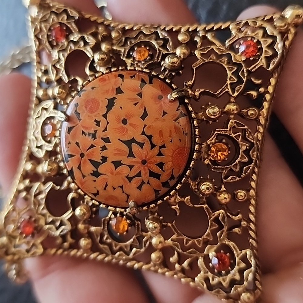 Vintage Gold and Black Florenza Pendant Necklace